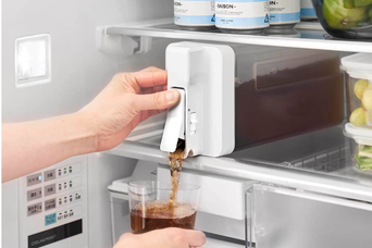 麦茶を「冷蔵庫からそのまま」注げる!山崎実業の冷水筒で自宅の水分補給がもっと気軽に