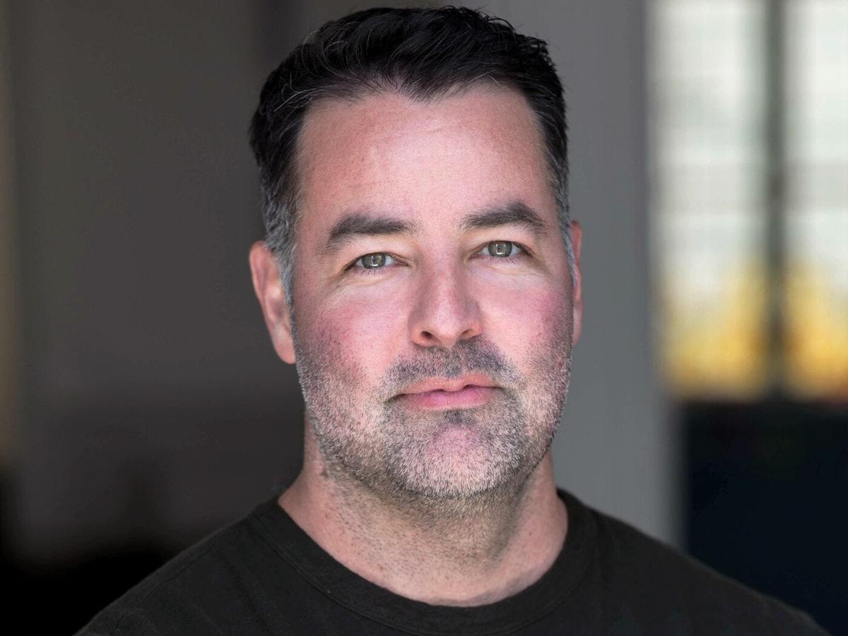 プールサイドのジェイソンワーナー