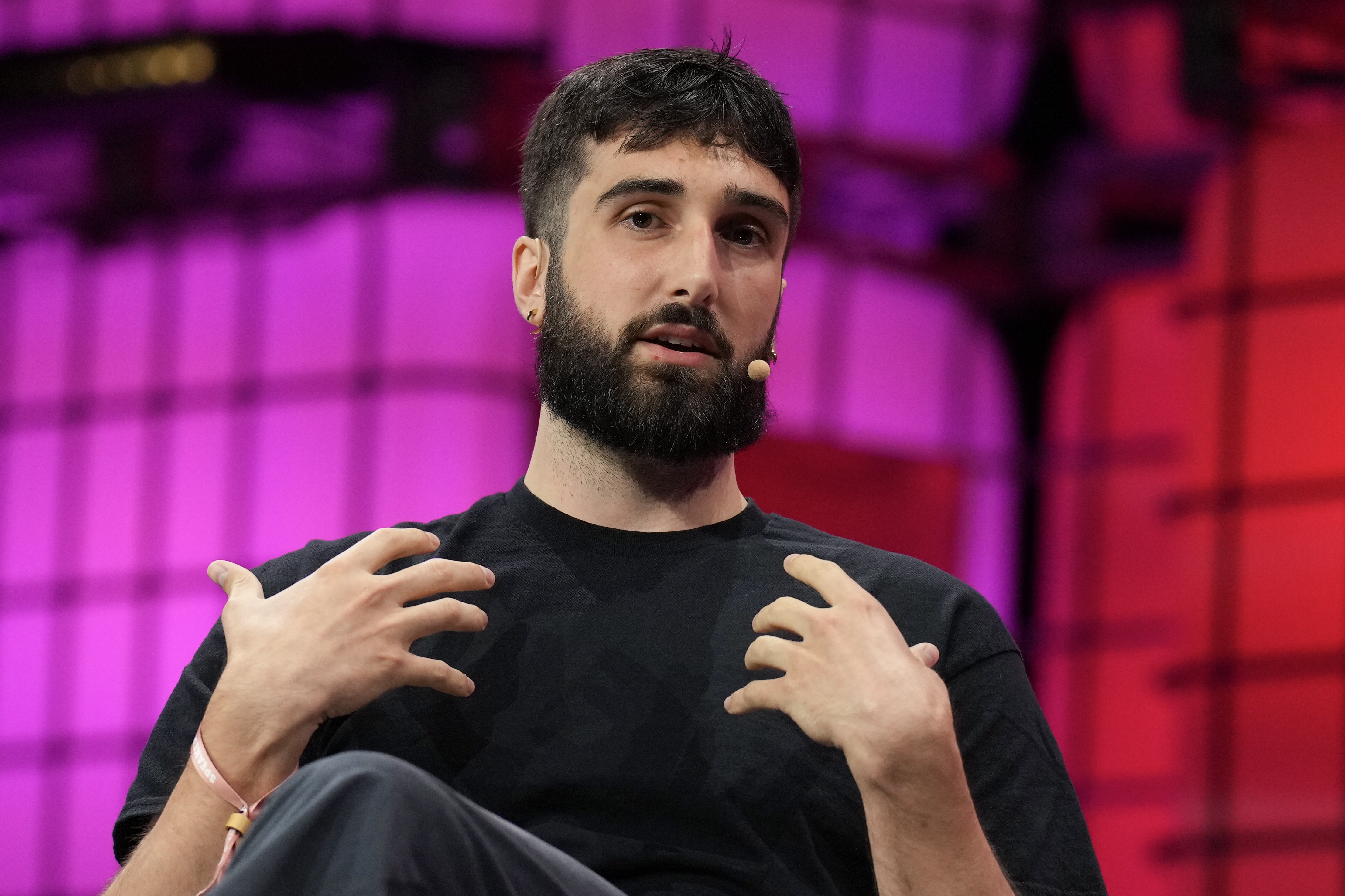 トップAIスタートアップ破格報酬の内実。政府情報で13社が明らかに