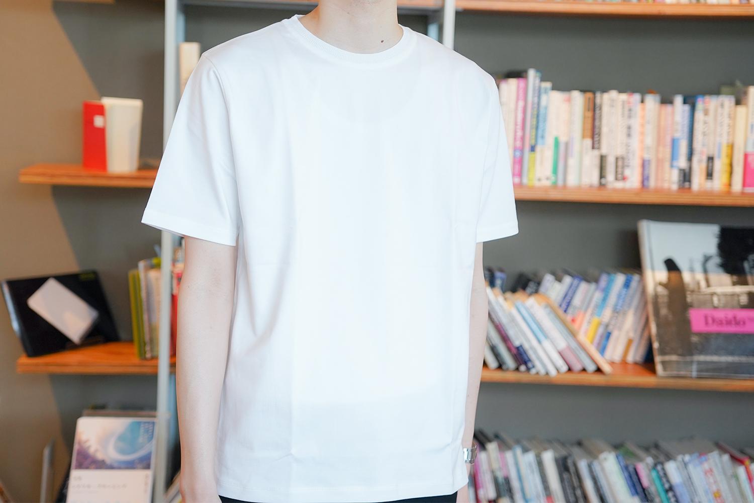 この白Tシャツ、着心地もはやファーストクラス級。着なきゃわから