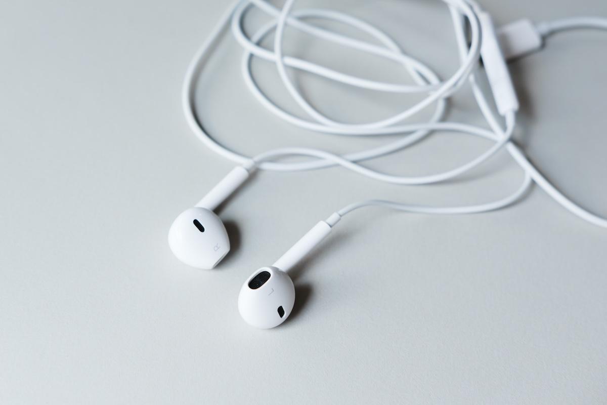 結局「有線のApple純正イヤホン」ばかり使ってしまう理由 | Business