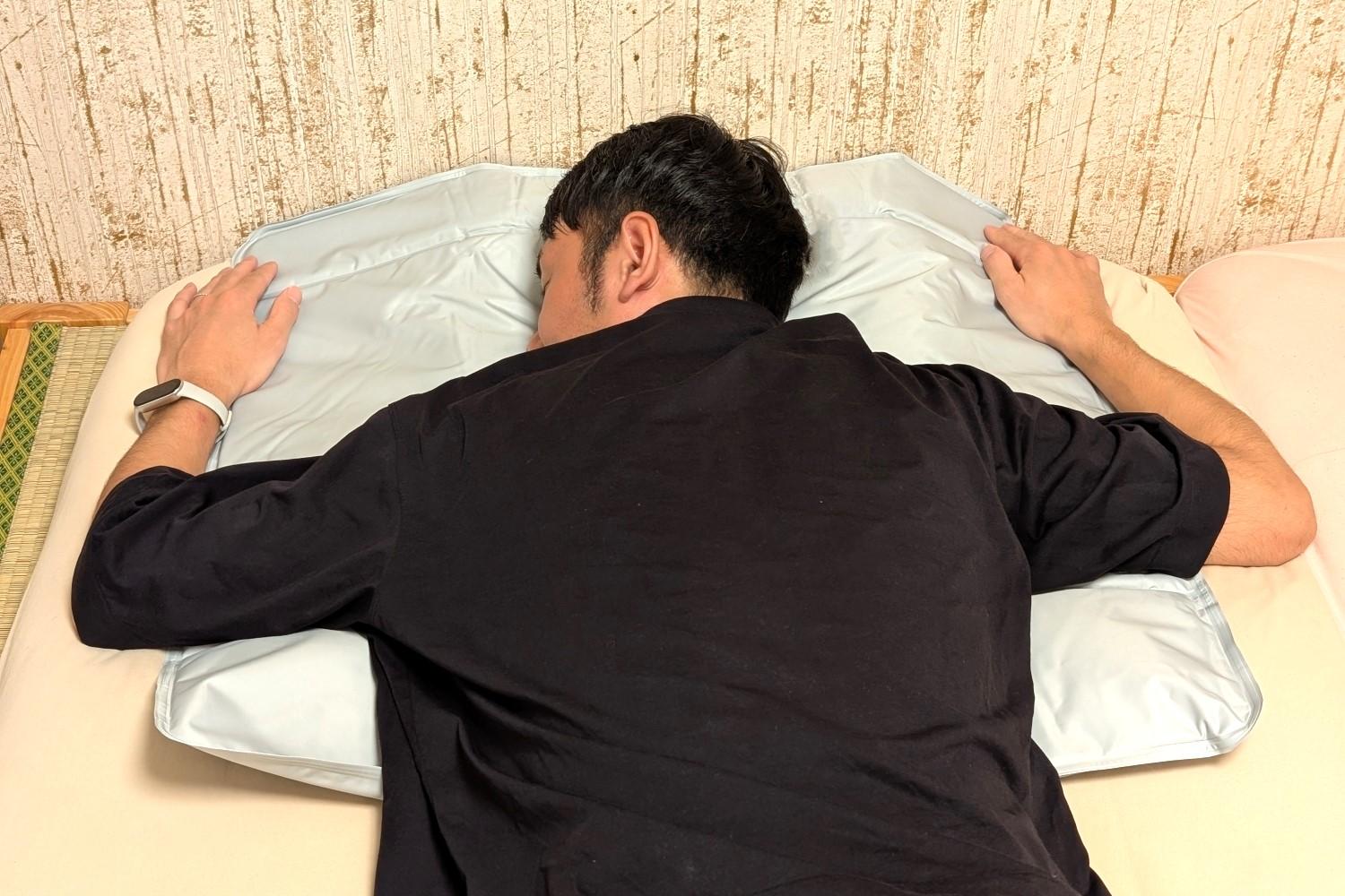 熱帯夜対策用だったんだが。TEIJIN「冷感ジェルマット」がシエスタにも