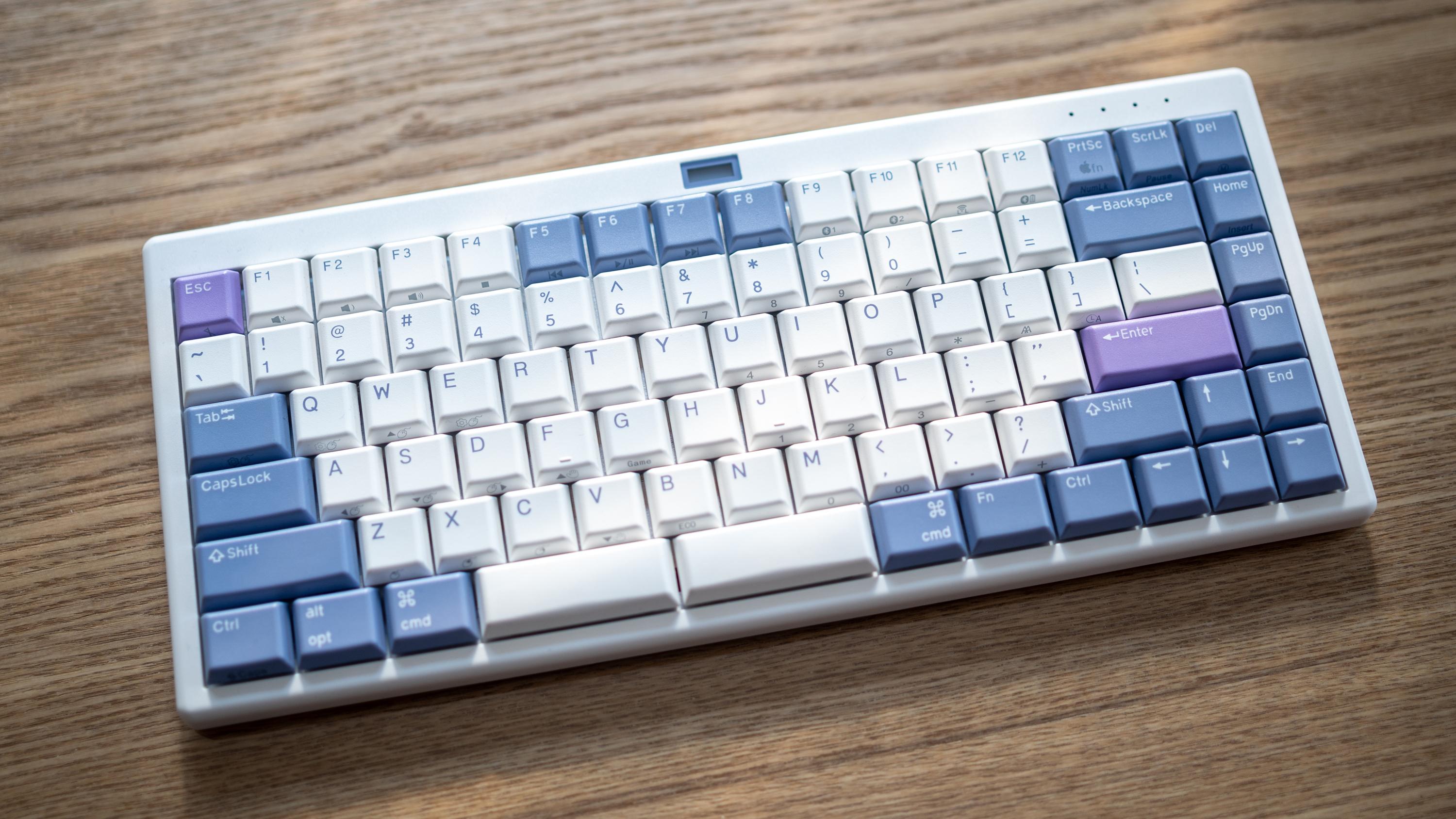 NiZ L84 静電容量無接点方式 ロープロファイル キーボード NiZ、静電容量無接点方式×ロープロファイルのキーボード「L84