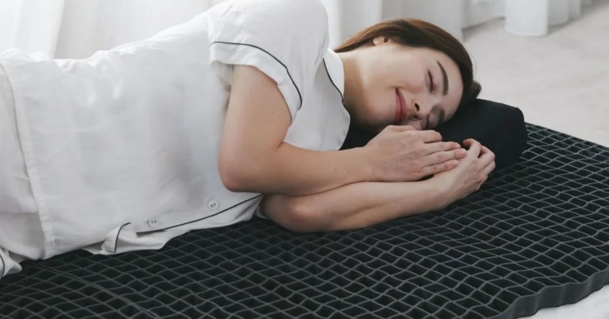 寝返り・寝汗対策につよつよ。夏の安眠は「ヒツジのいらないマットレス