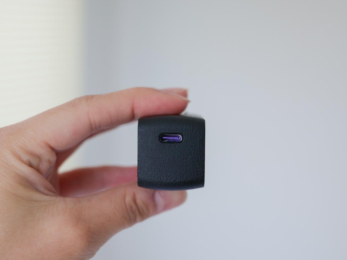 ふつうの充電器」やめてよかった！CIO新作の小さすぎる充電器にしたら