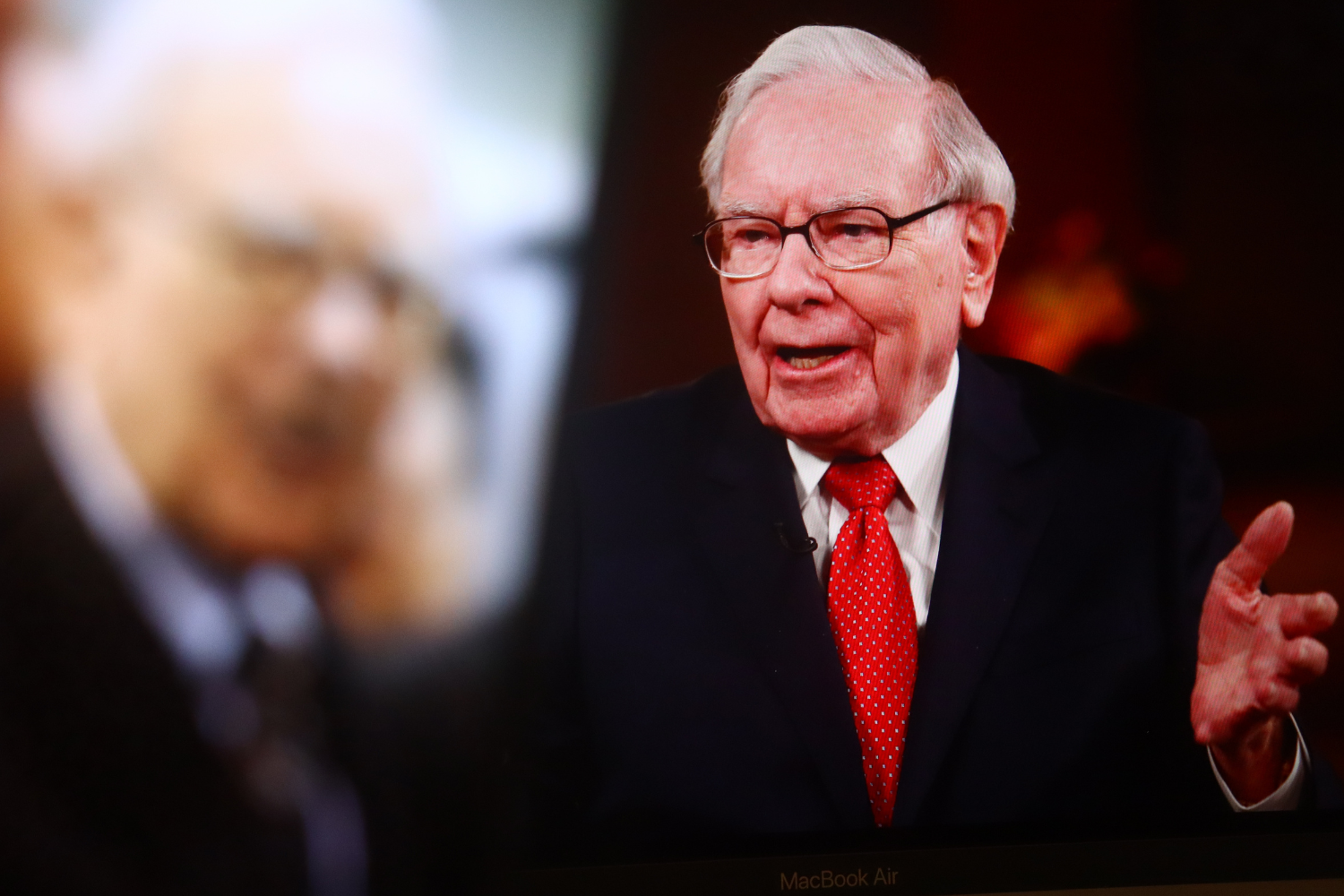 投資の神様ウォーレン・バフェットのAIに関する7つの発言 | ライフハッカー・ジャパン