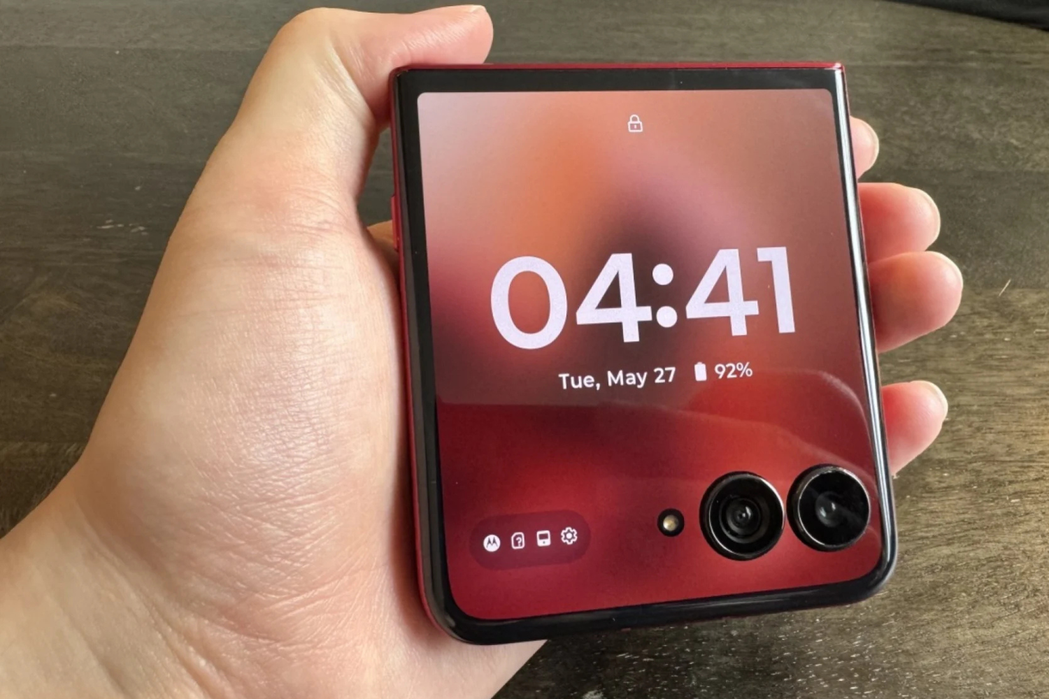 タブレット型 VS ガラケー風】ワクワクする新スマホはどっち