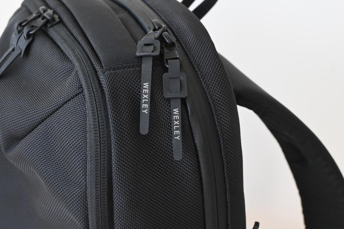 わずか10Lで14インチPCも入る！小さくても機能に妥協しない「WEXLEY