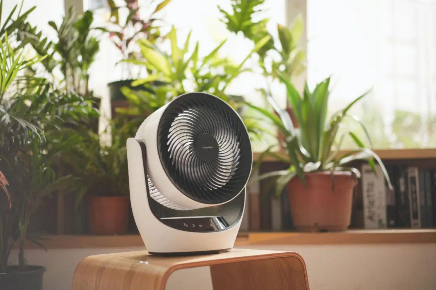 コードレスで場所を選ばない。ハブ連携で音声操作可能な