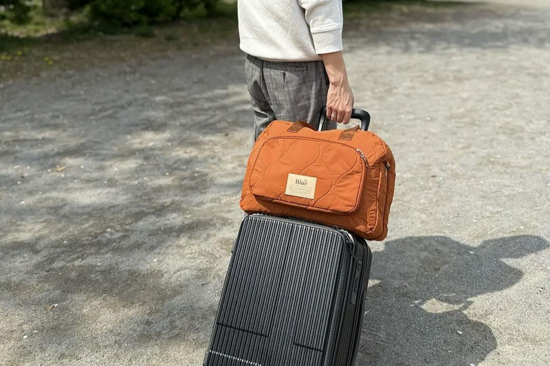 もうパッキングで悩まない。スーツケース構造の旅行バッグが週末旅行を