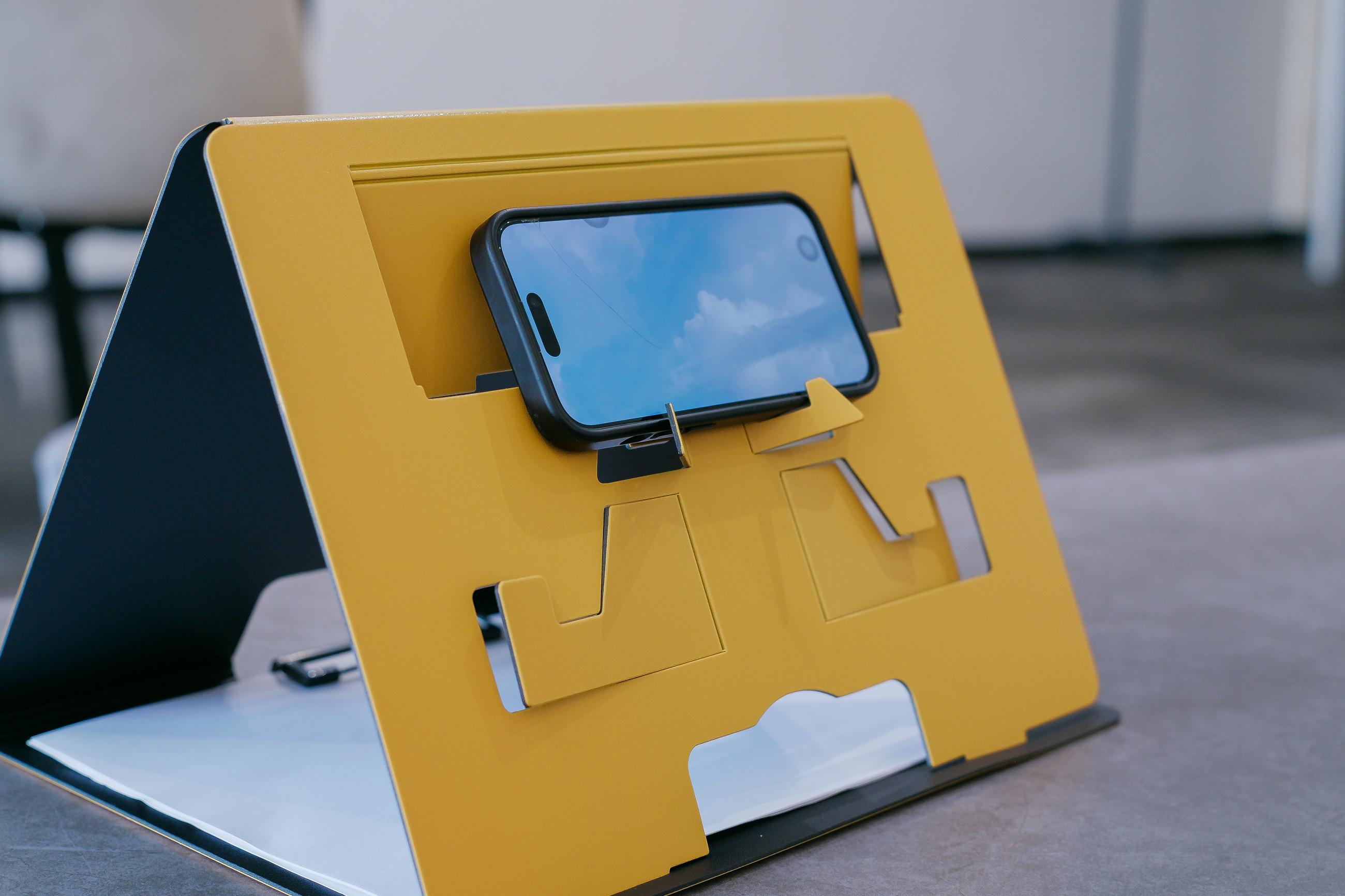 仕事や読書、勉強に大活躍。ノートPCと相性良しな多機能バインダーが