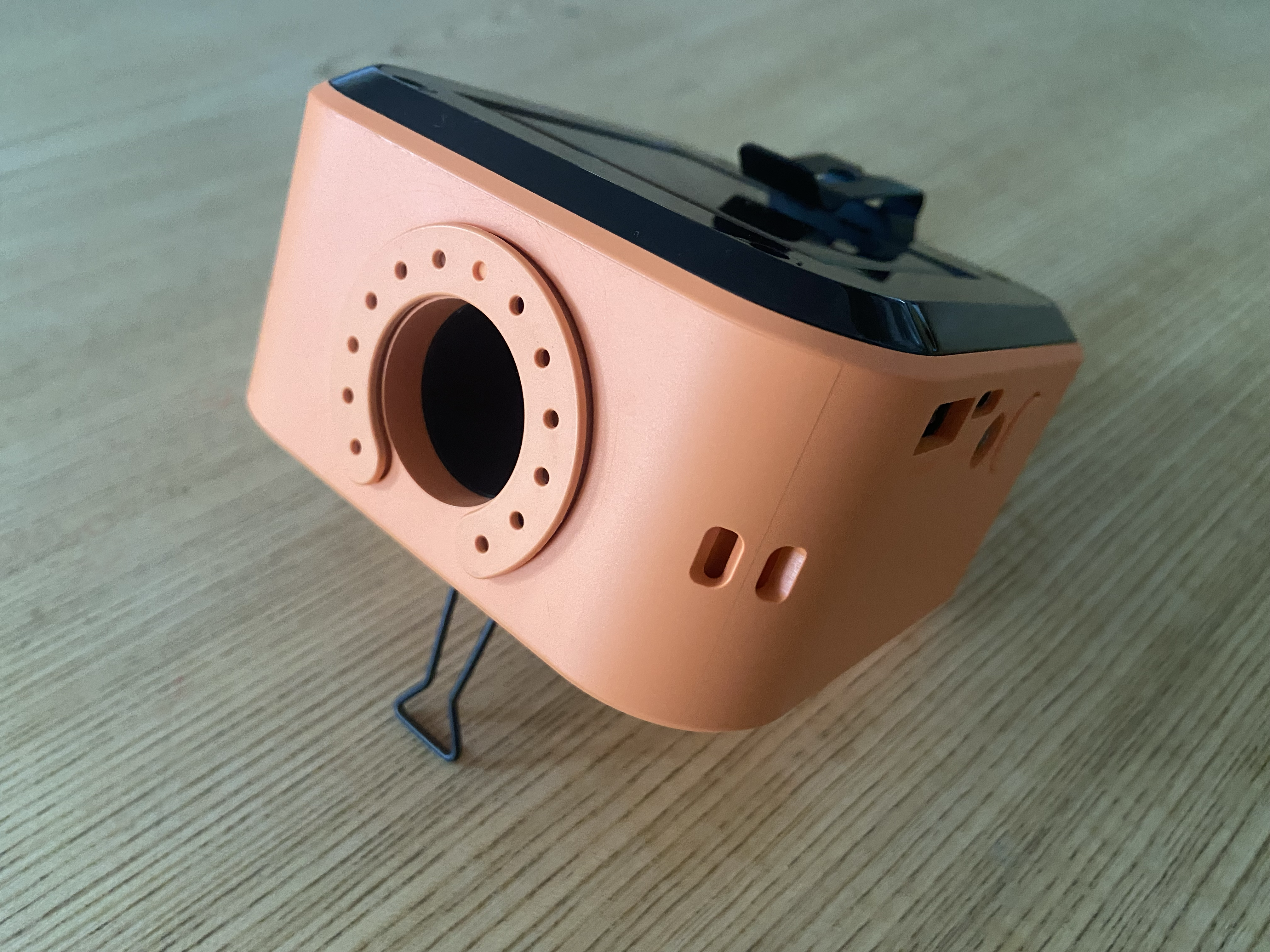 太陽＝バッテリーだ。充電もできるパワフル送風機を、あんな