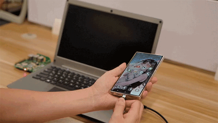 重いノートPCよ、さらば。カフェが快適なオフィスになる画期的な