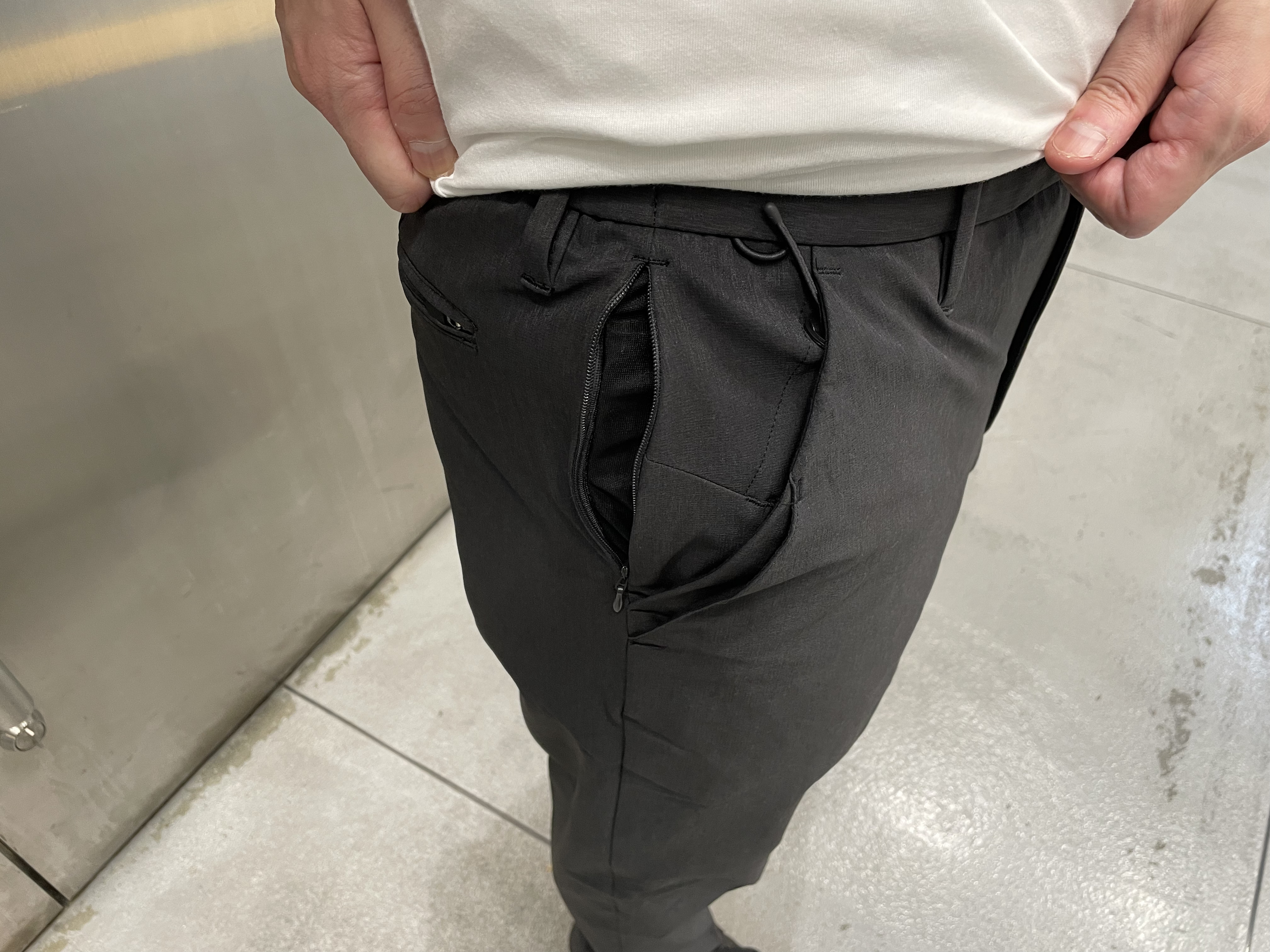 履いて驚き…ワークマンの「快適パンツ」が3000円とは思えない実力