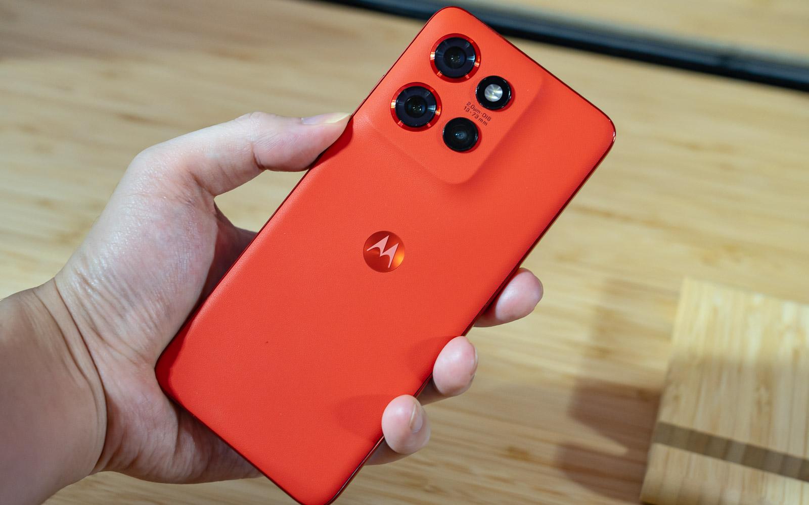 iPhoneやXperiaにないコンパクトスマホを求めてモトローラの新機種