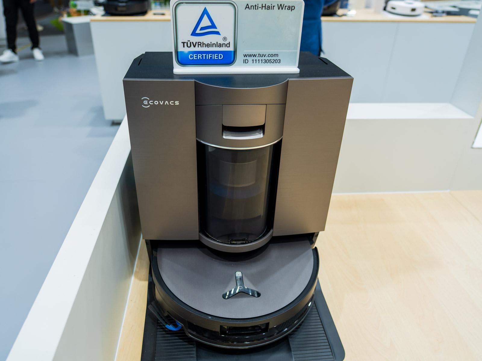 睡眠導入機 ロボット掃除機は階段昇降や急速充電も可能。エコバックス