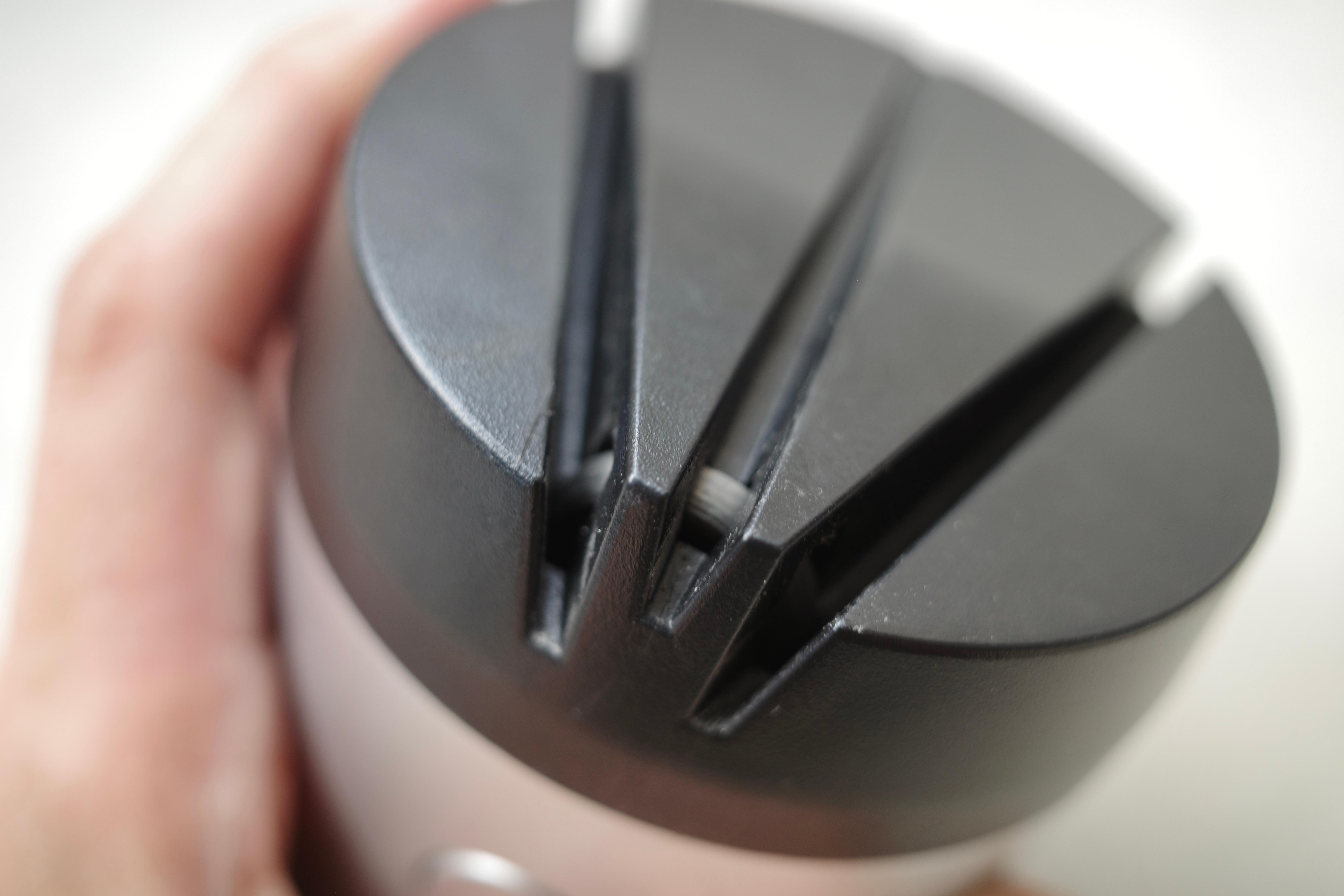 砥石は無理でもコレなら続けられる！電動シャープナーで毎日の