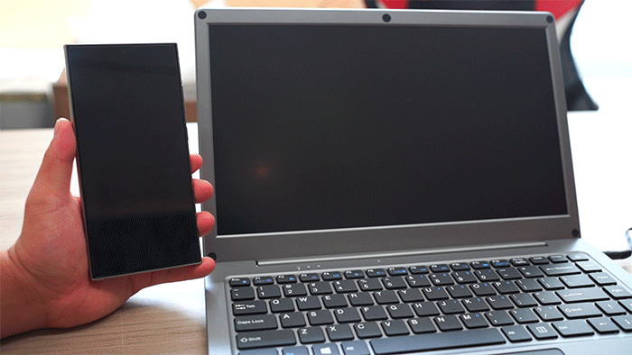 高性能スマホをPC化。キーボード一体型モニターが意外と便利かも