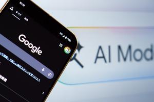 Google検索「AIモード」がついに日本語対応。急浮上する「品質」と「広告」問題