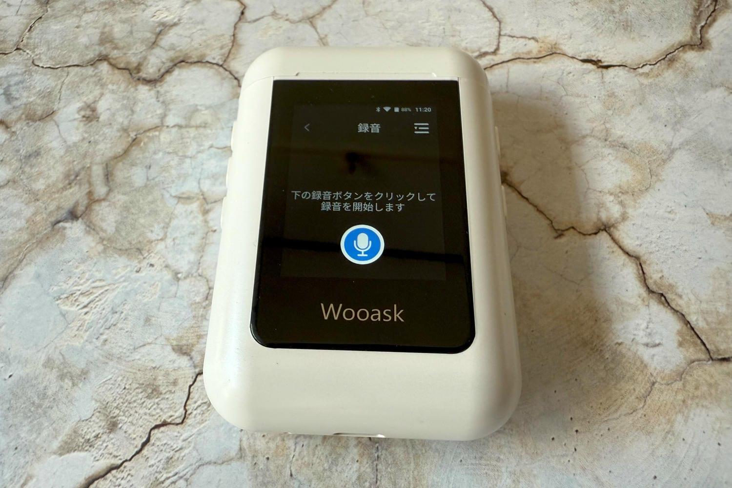 1台持ってて損なし。電波がなくても自動翻訳してくれる、イヤホン付き