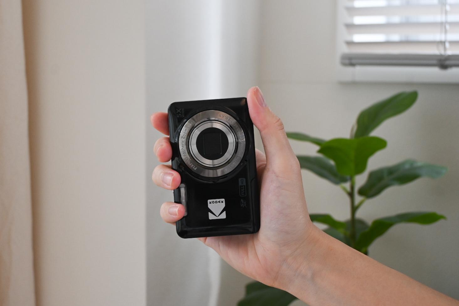 毎日持ち歩けるコンパクトカメラ。KODAKのおかげで何気ない瞬間がエモ
