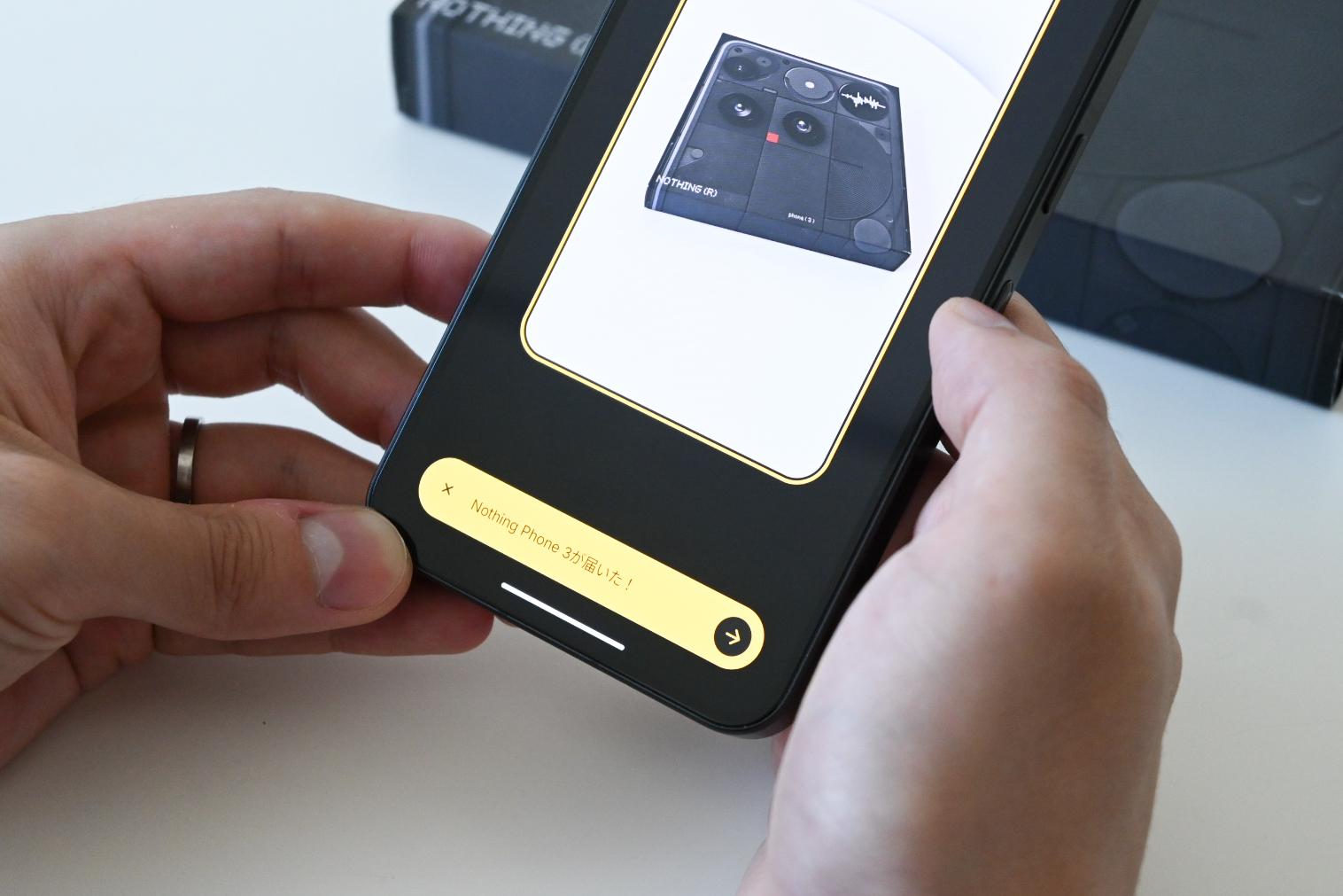 派手すぎない、でも個性的。「Nothing Phone (3)」の進化した遊び心と