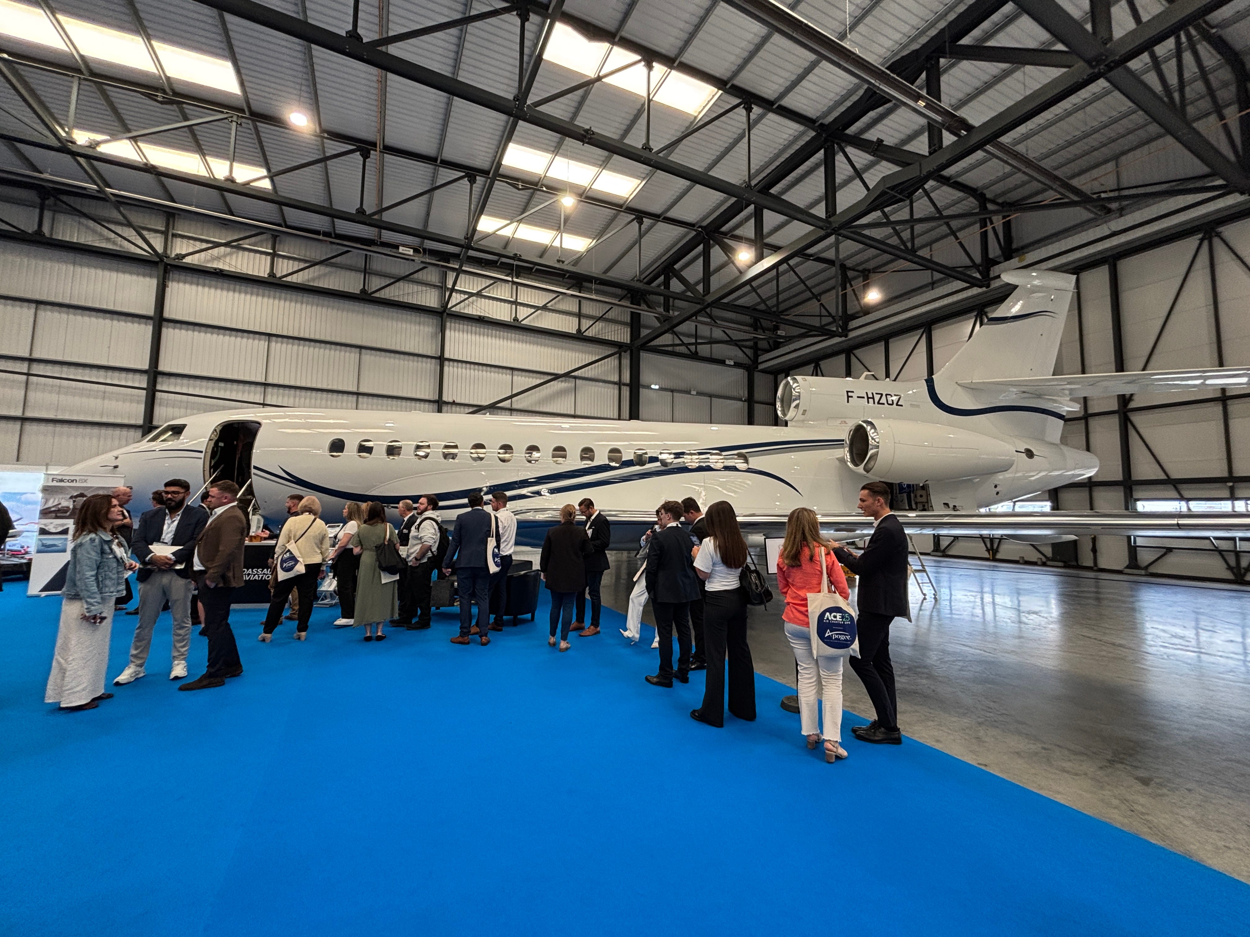 6000万ドルのプライベートジェット、ダッソーの「ファルコン8X」を見て