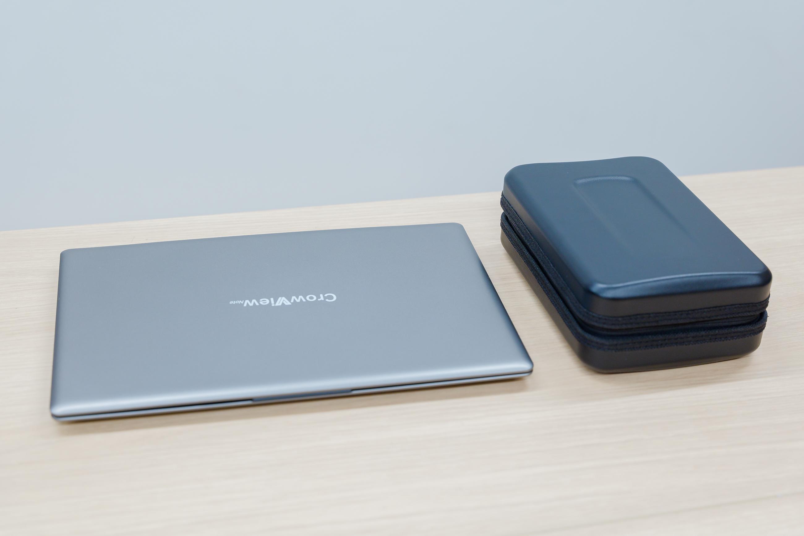 Mac Miniが外で使いやすくなった！ キーボード付きモバイルモニターは