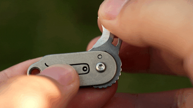 8gでチタン製。玄関にも置ける超小型ナイフが、通販時代の