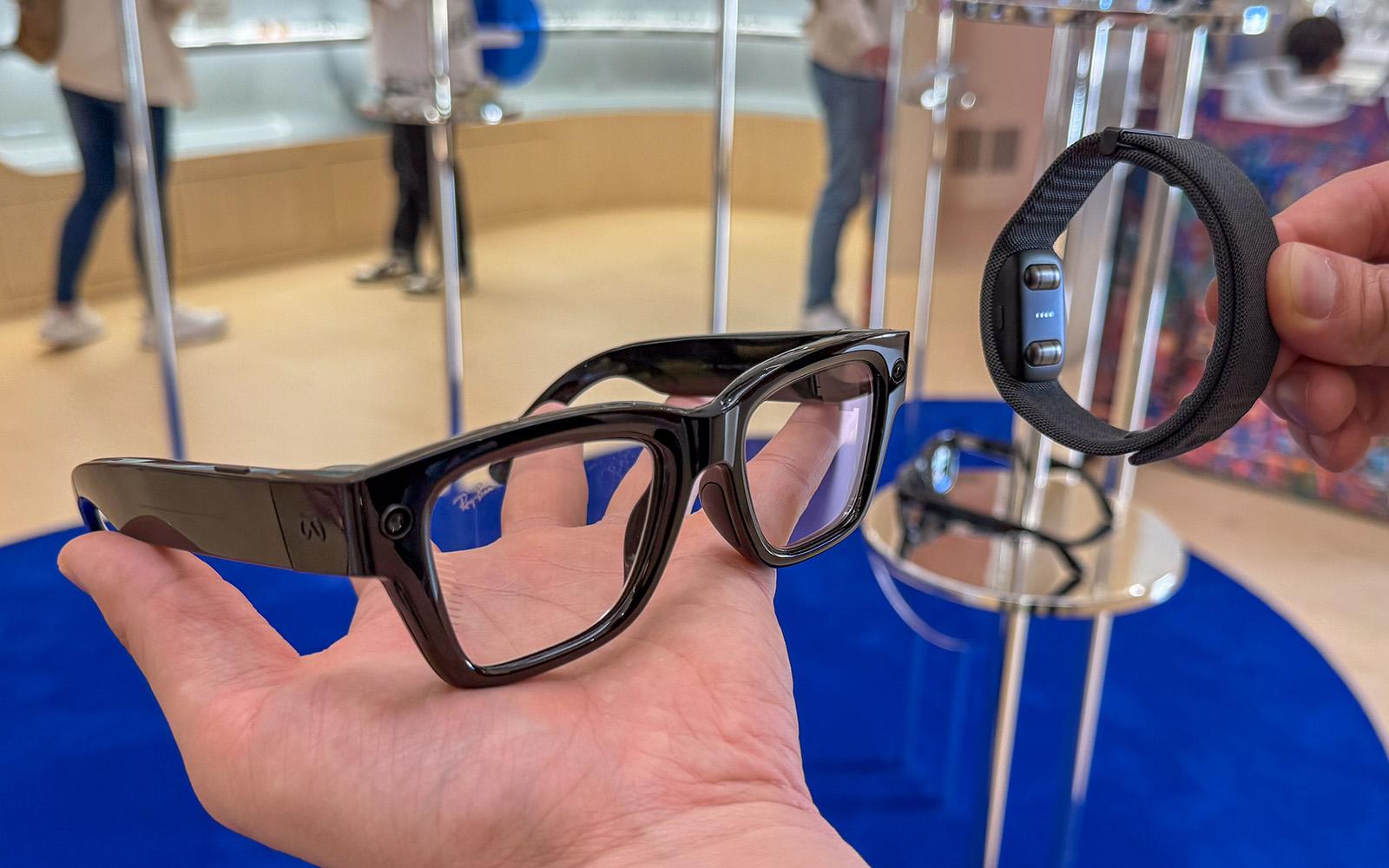 メタが密かにヒットを重ねる「AIグラス」の新型詳細。ザッカーバーグ