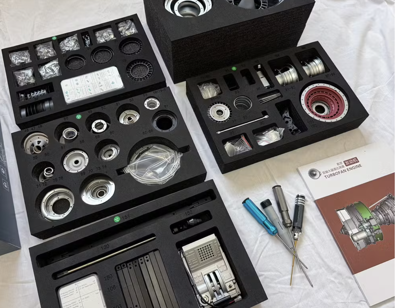 動きも楽しめる工学アート「1/10スケール航空エンジン模型」で感じる