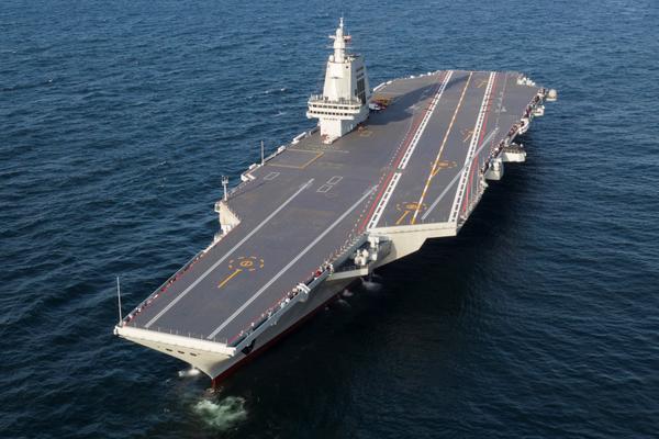中国軍、最新鋭空母「福建」が電磁カタパルトを使ってステルス戦闘機を発進させる映像を公開
