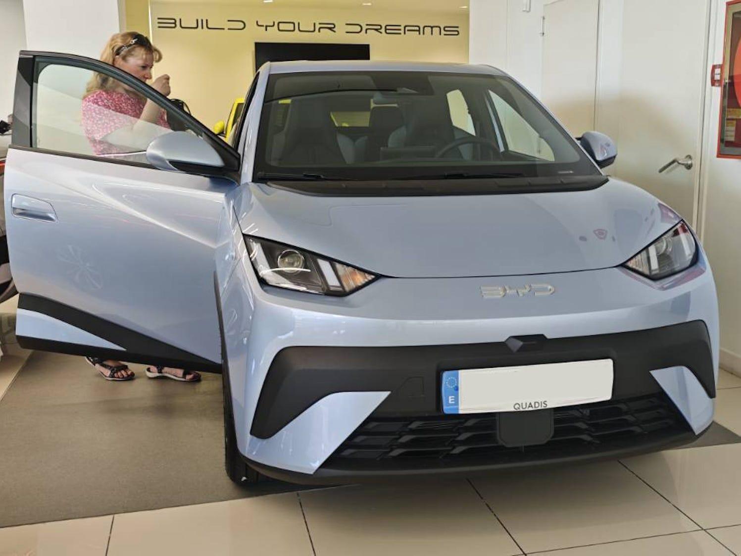 BYDの小型EVでスペインからドイツの1600kmを徹夜走破した夫婦、すぐに1