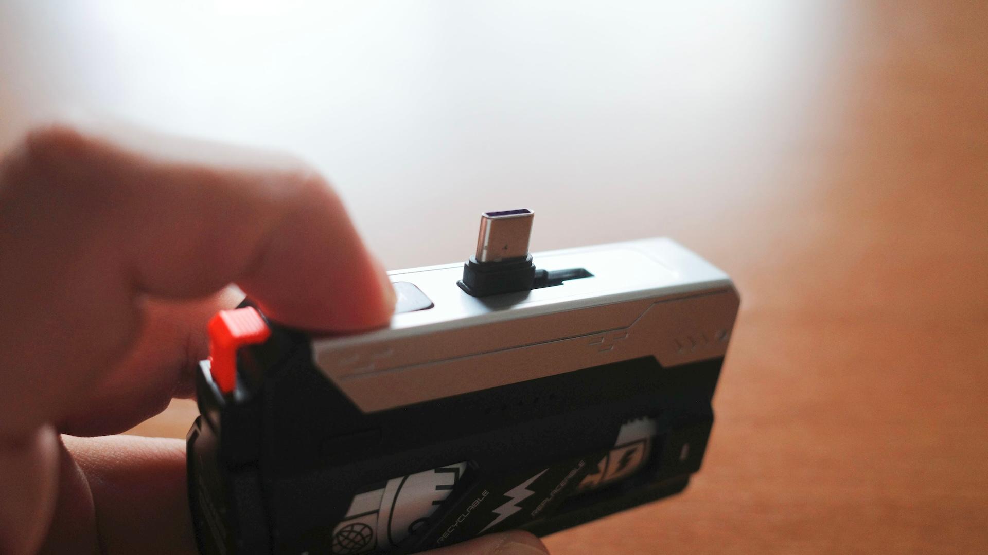 5秒でチャージ開始できる「交換式モバイルバッテリー」という選択肢