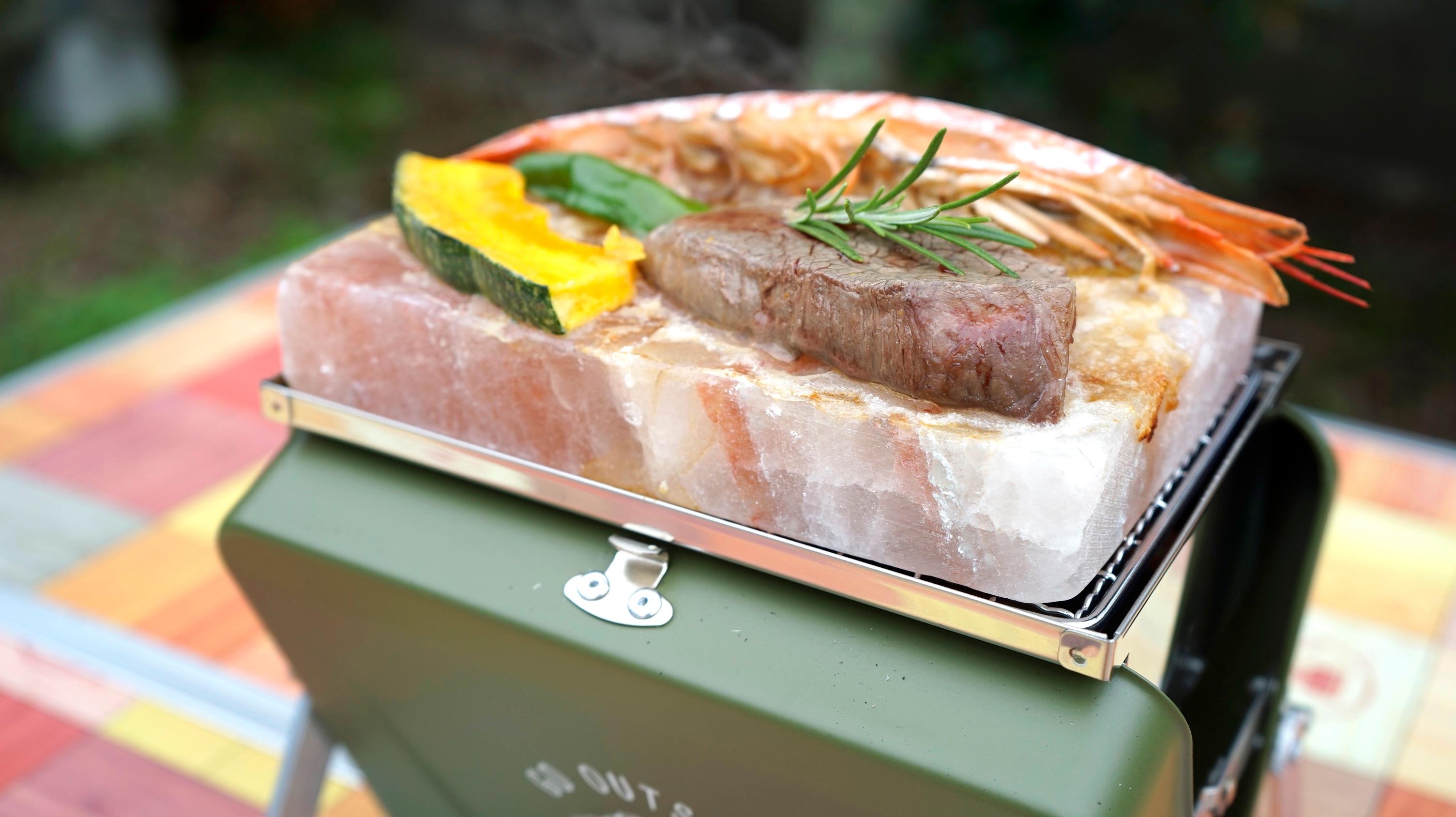 このピンクの板、何だかわかる？ 「置くだけ」でBBQが劇的に変わります