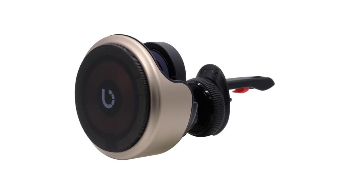 iPhoneもApple WatchもAirPodsも充電したい｡車で使えるスグレモノ充電