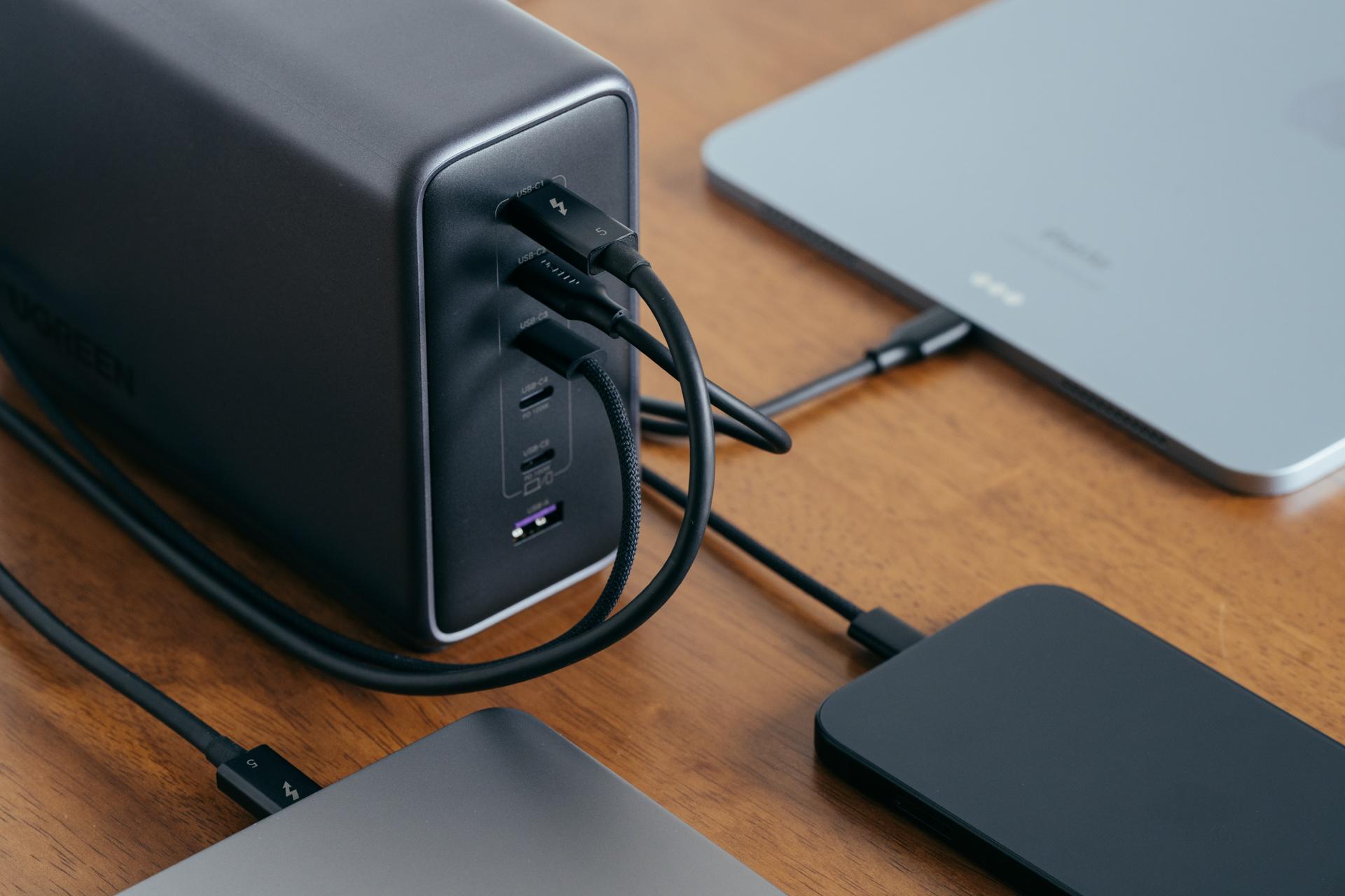 デスクとカバンに革命を。UGREENで見つけた充電環境の「シンデレラ