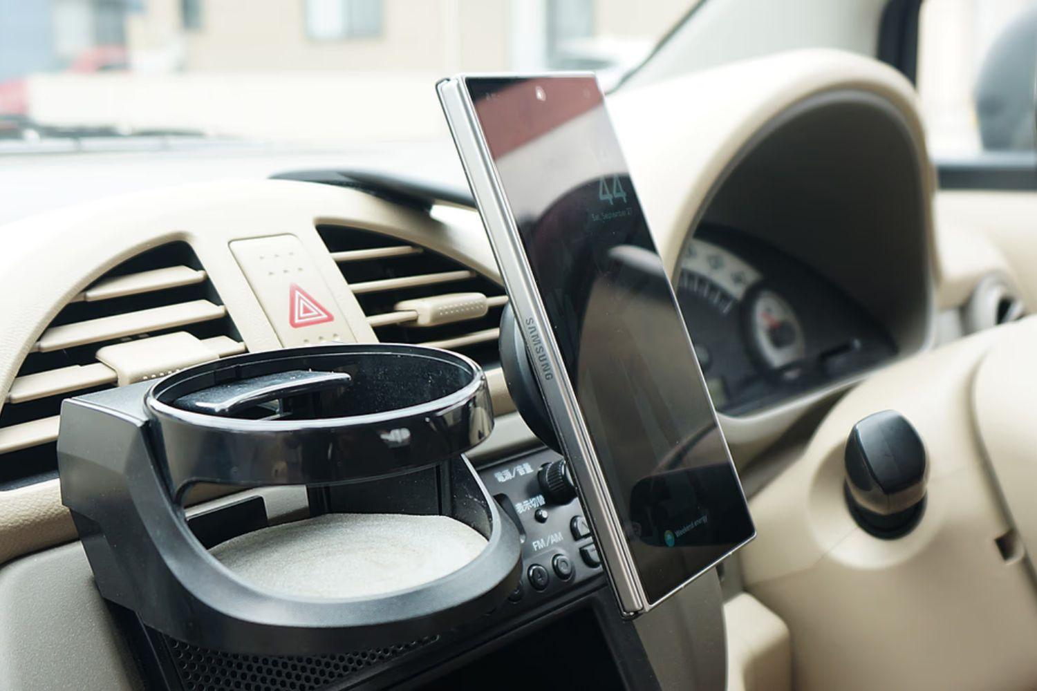 1秒で着脱」。AndroidでもMagSafeで固定できちゃう車載ホルダー見つけ