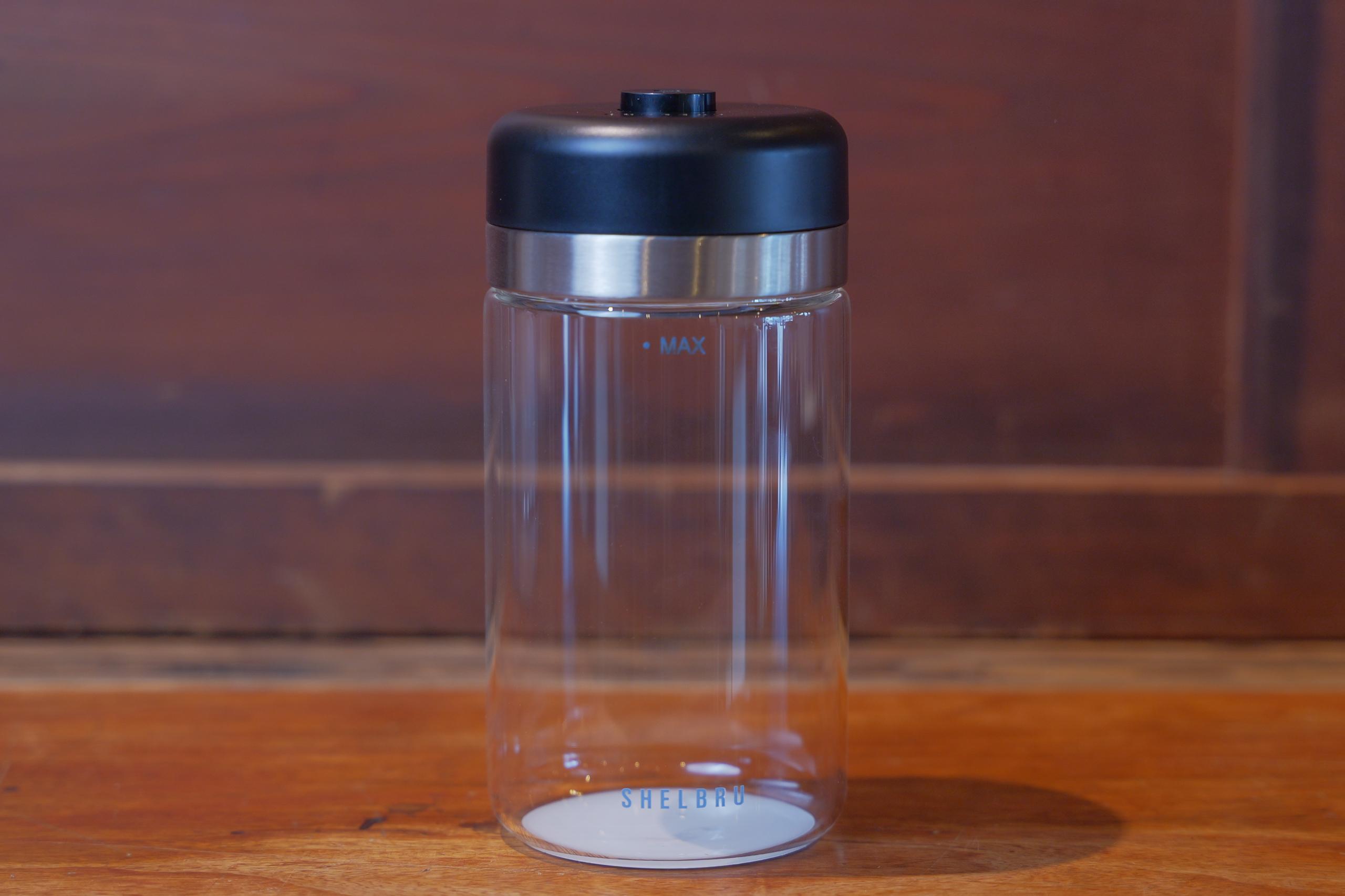 コーヒー豆の風味が落ちる問題。サッと真空保存できるキャニスターが