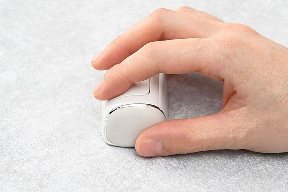 重さわずか43g。カフェも新幹線も書斎になる指先コントロールミニ