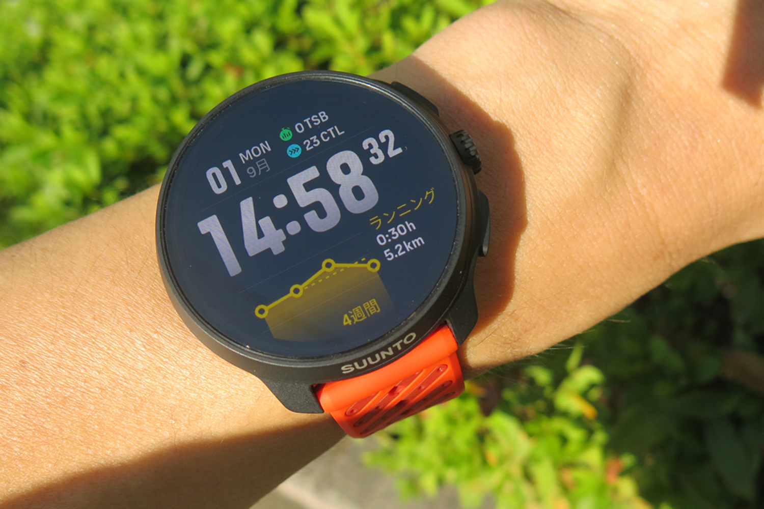 本気で走る人のスマートウォッチ。大画面・高性能｢SUUNTO RACE2 