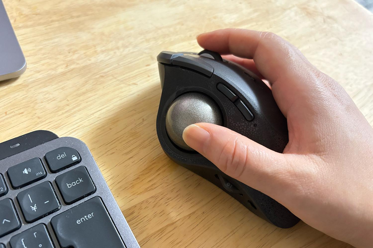 【値下げコメント下さい！】ELECOM IST PRO トラックボールマウス ELECOM エレコム トラックボールマウス IST PRO 親指操作 タイプ