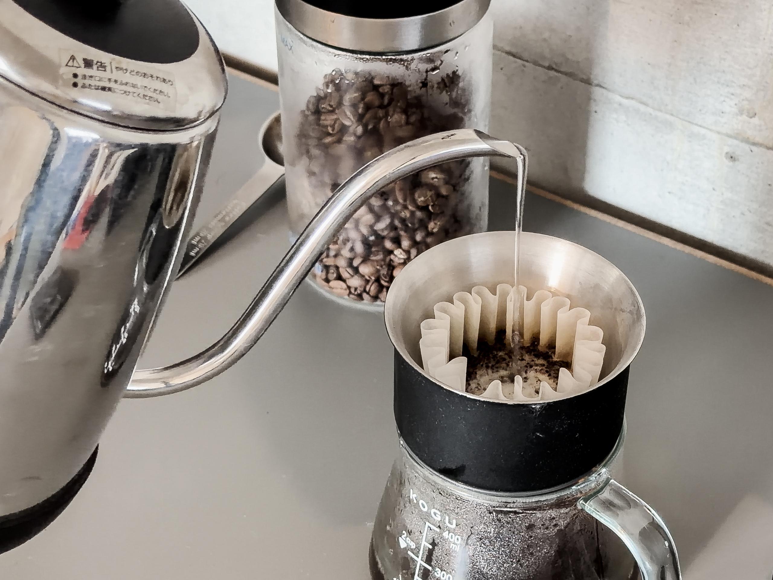 コーヒー豆の風味が落ちる問題。サッと真空保存できるキャニスターが