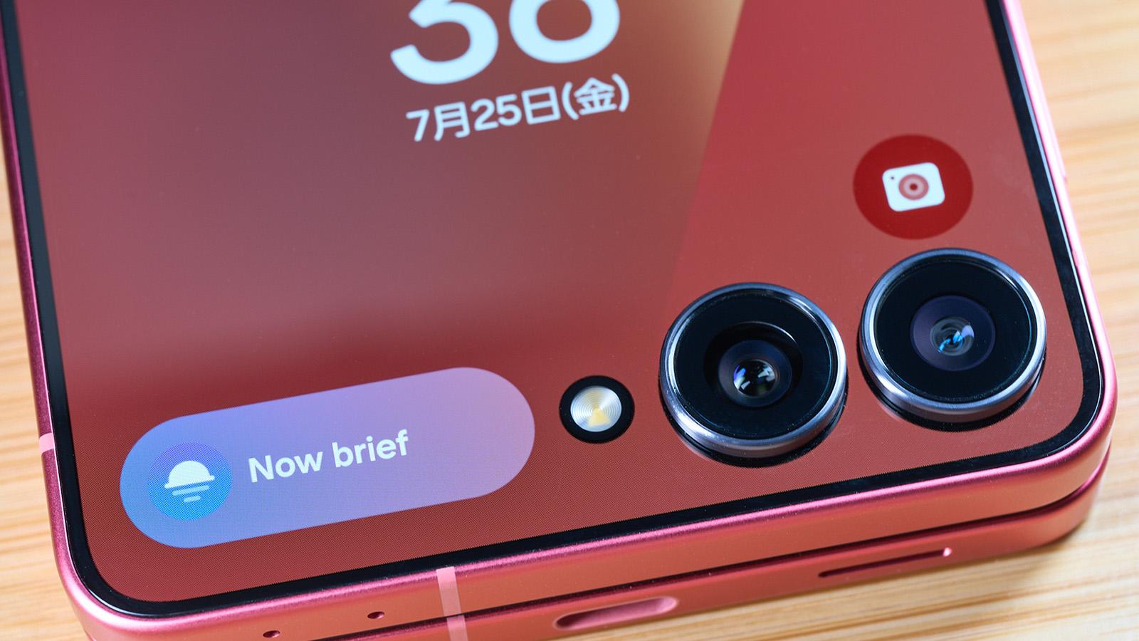 折りたたみ式スマートフォン トリプルカメラ 01_l.jpg