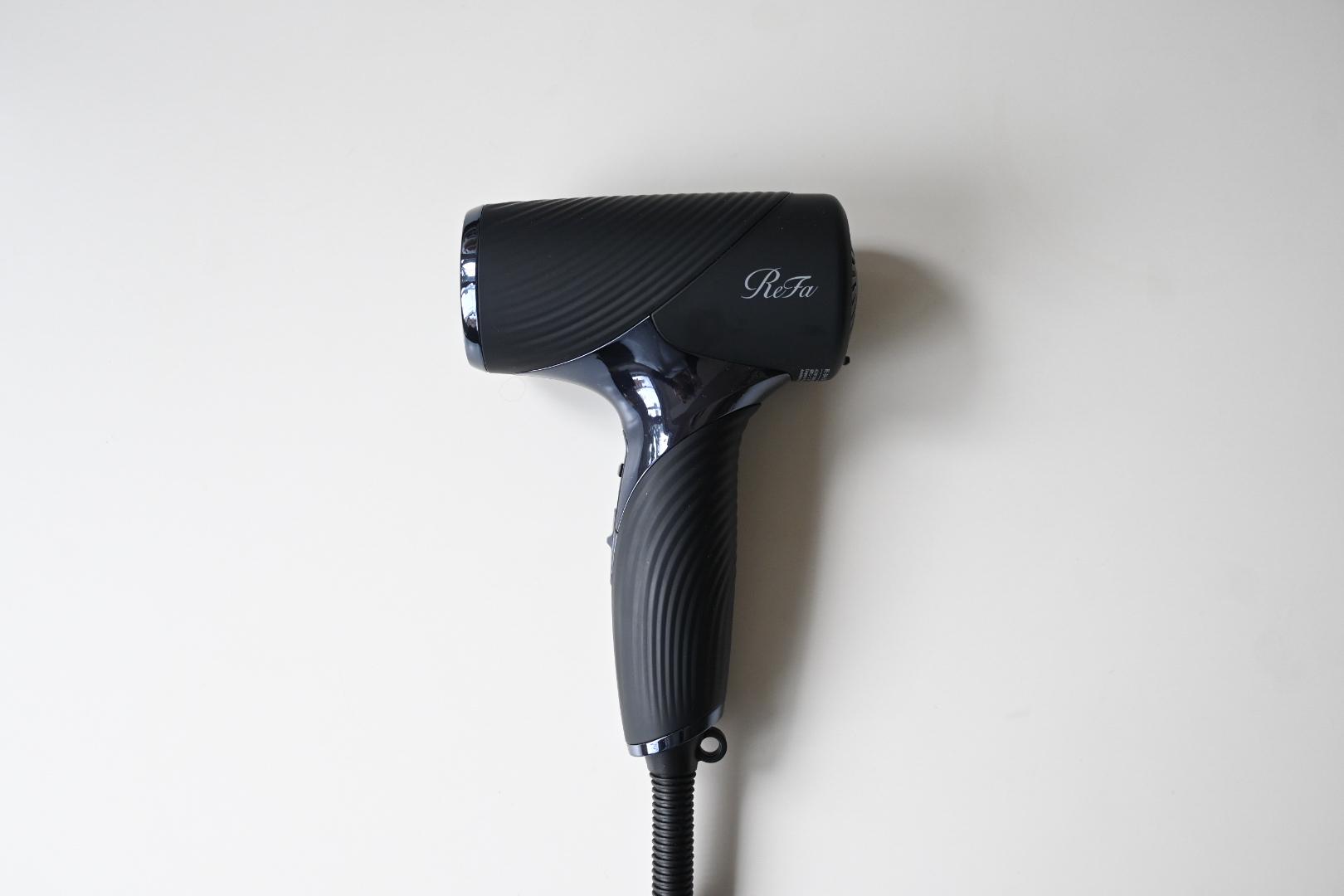 1分でも早く乾かしたい。ReFa史上「最小・最軽量」なドライヤーで出張