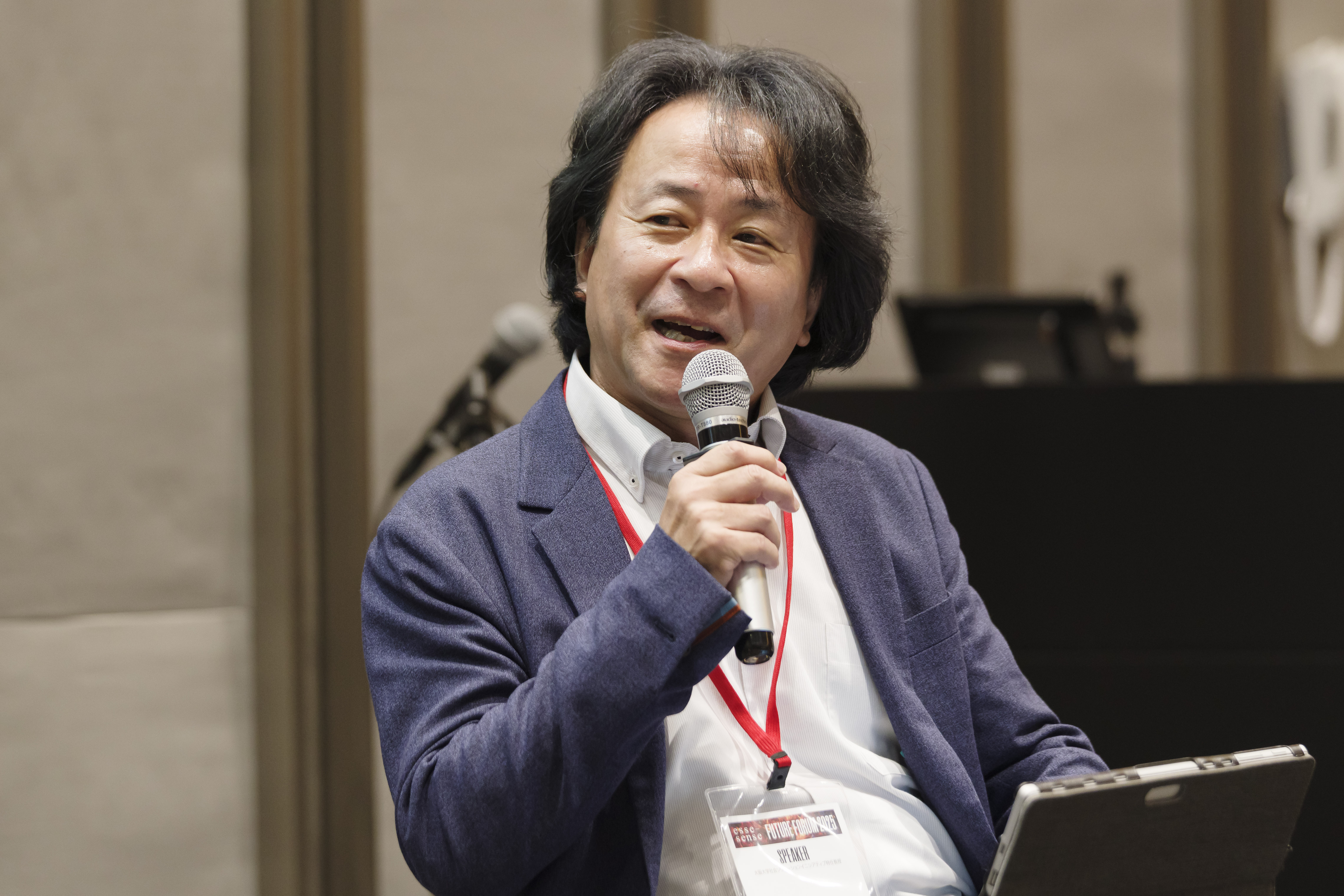 助ける側が中心にいる限り、世界は優しくならない。どうすれば資本主義の呪いは解けるのか？ | Business Insider Japan