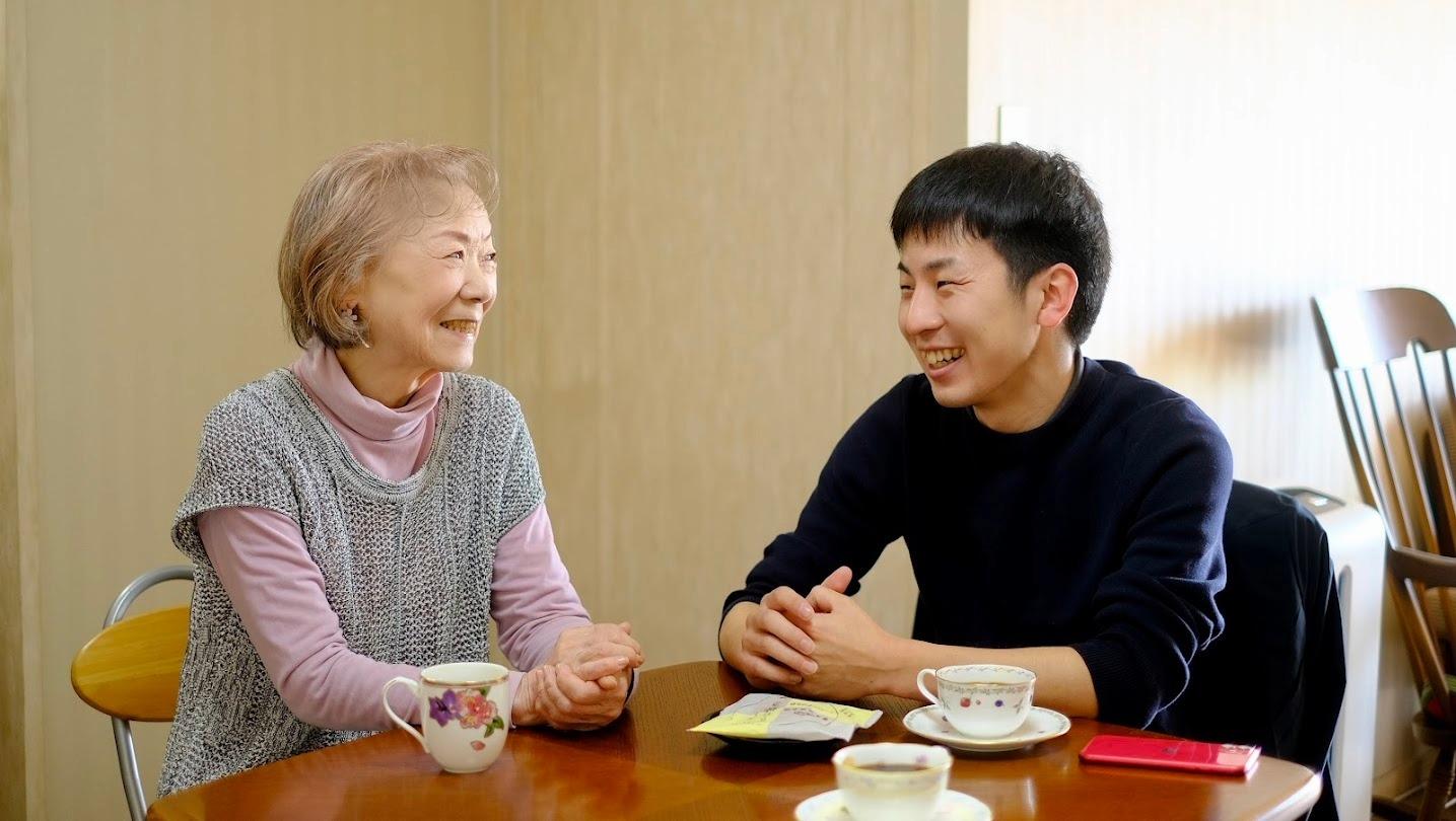 波平とキムタクは同世代」高齢者100人にインタビューした起業家が語る