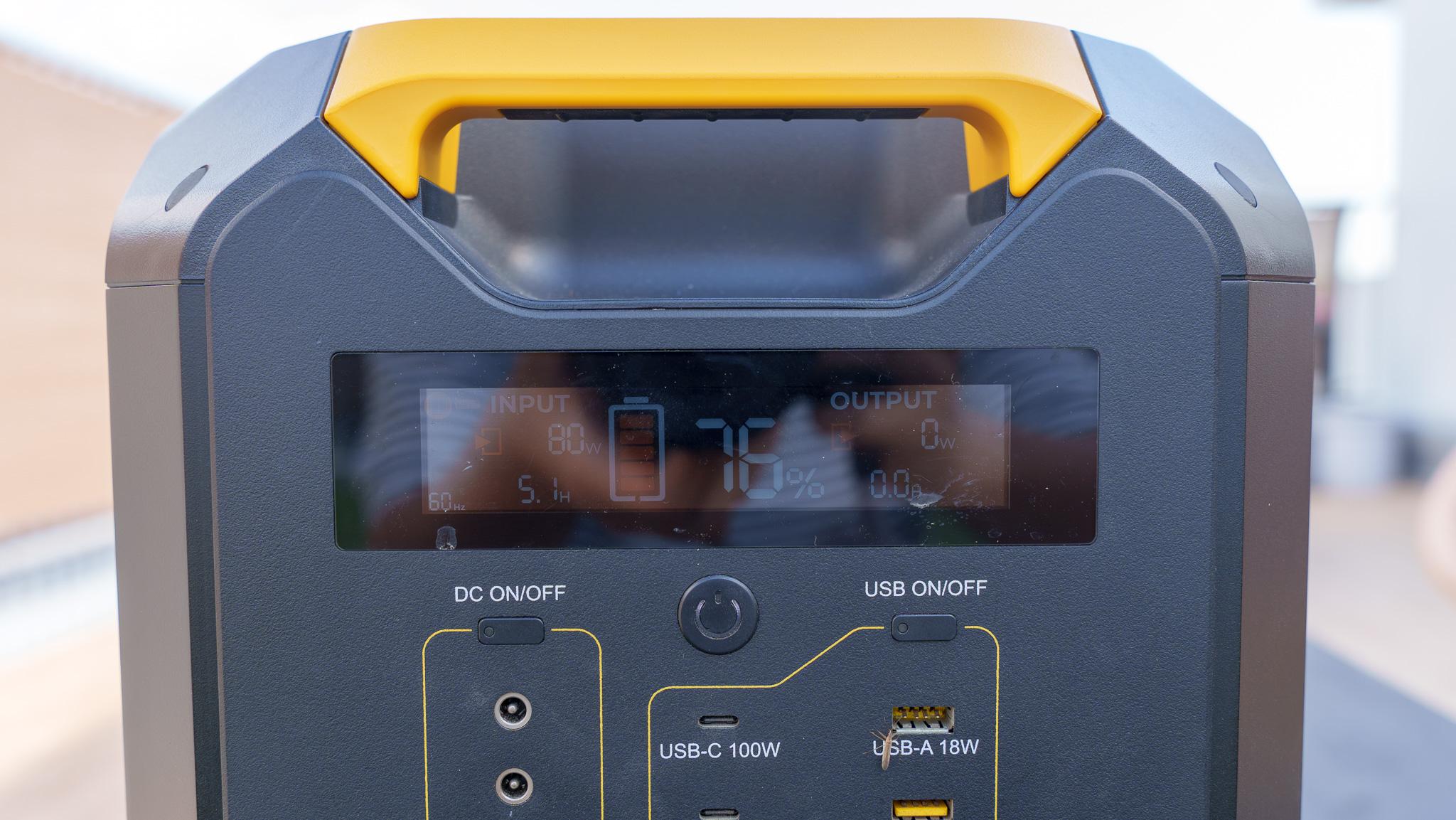 ひょいっと持てる200Wソーラーパネルで、「電気がない不安」から解放