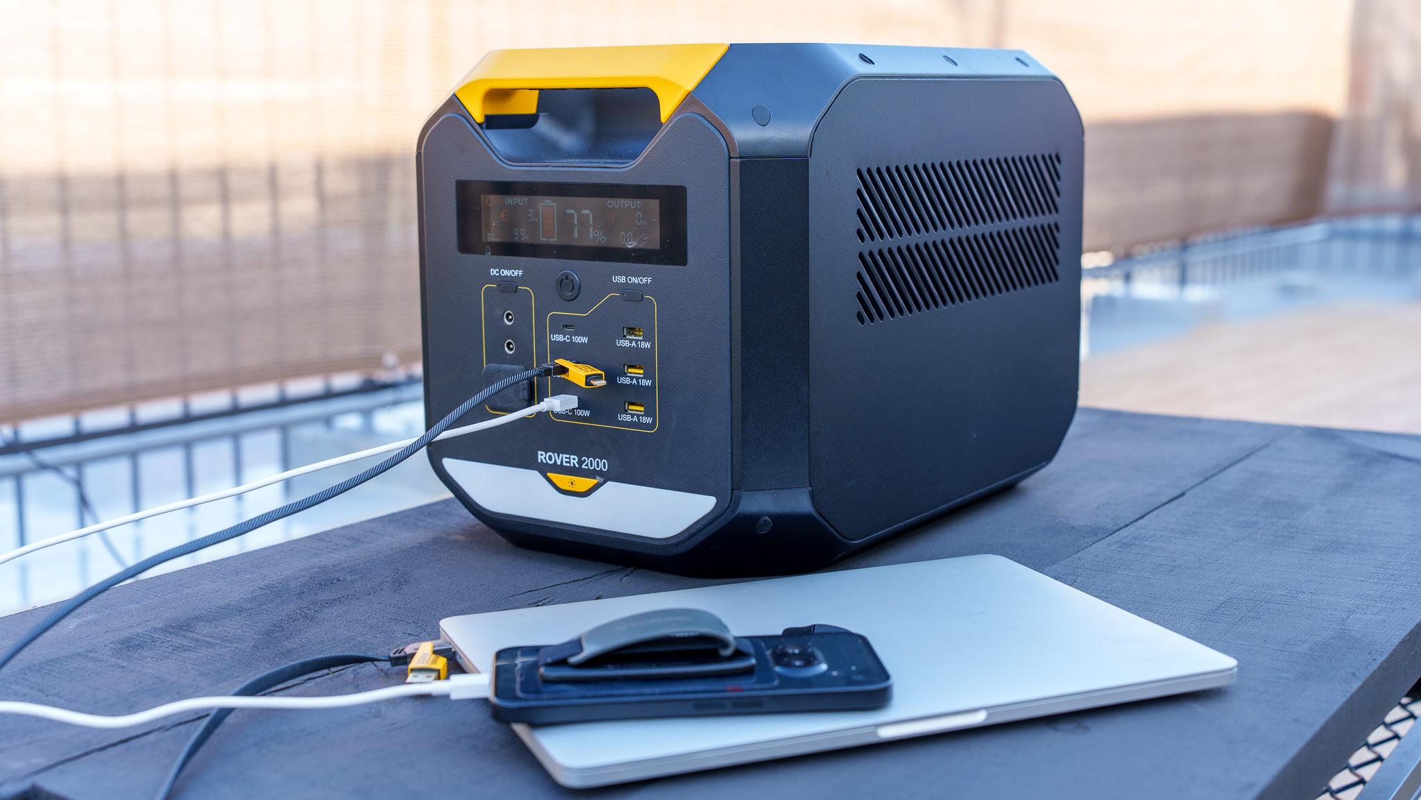 ひょいっと持てる200Wソーラーパネルで、「電気がない不安」から解放