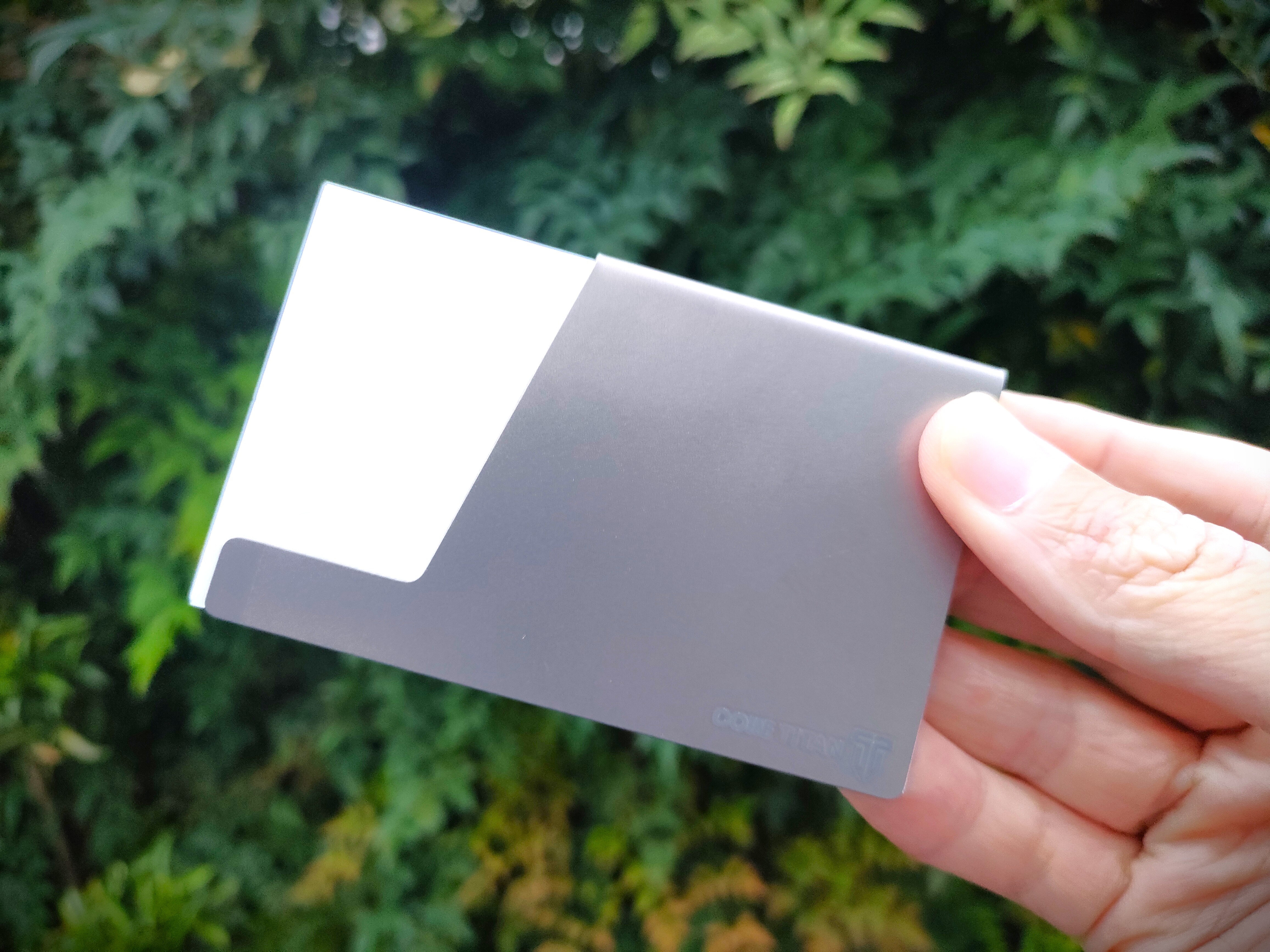 燕三条製・極薄チタンが守る安心。マイナンバーカードケースを使って